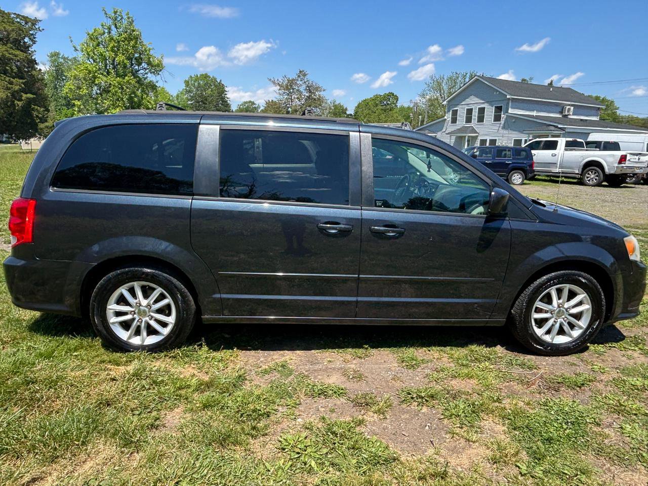 Used 2014 Dodge Grand Caravan SXT FWD image 4