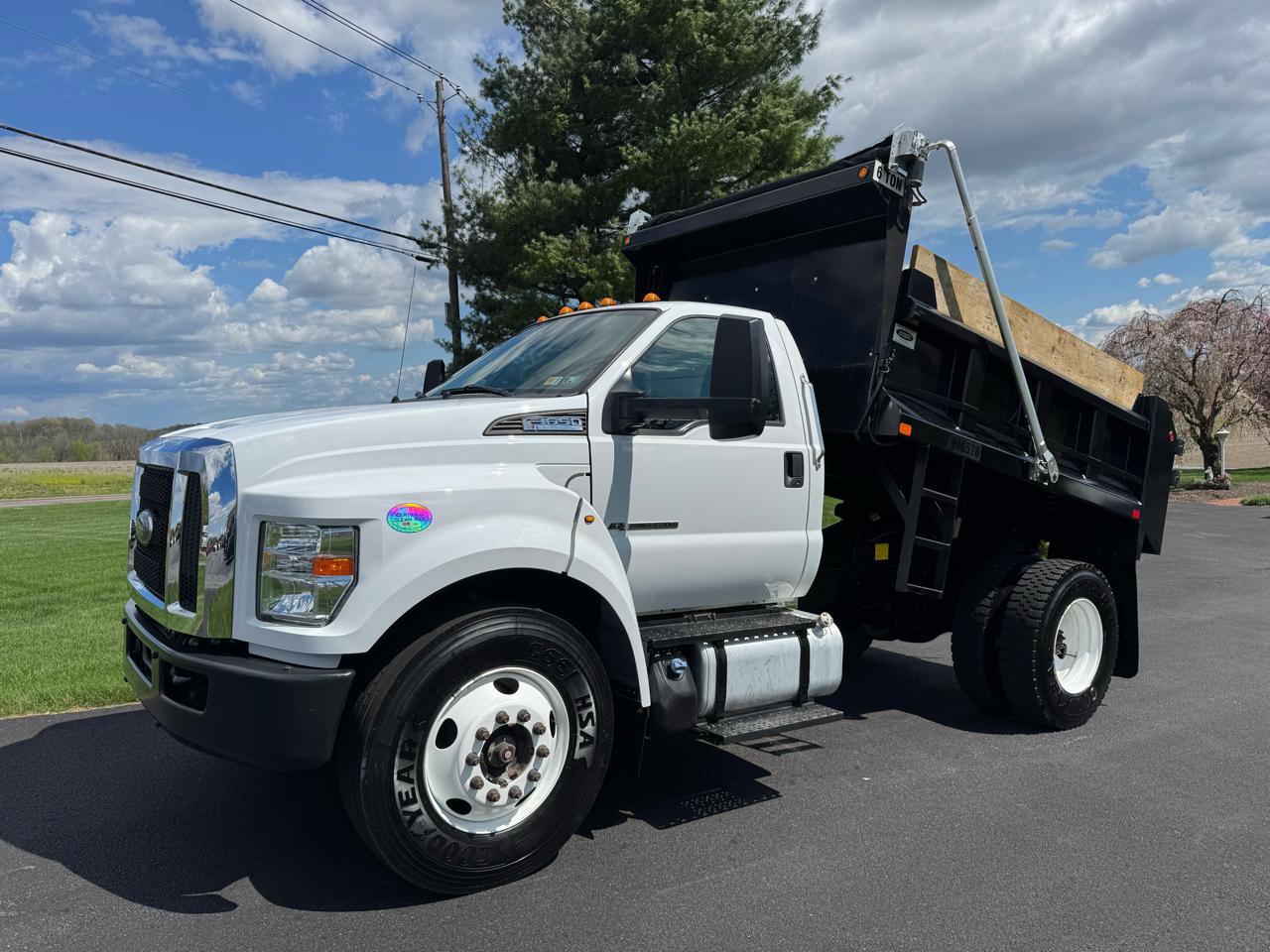 Used 2016 Ford F650 2WD Regular Cab Super Duty image 2