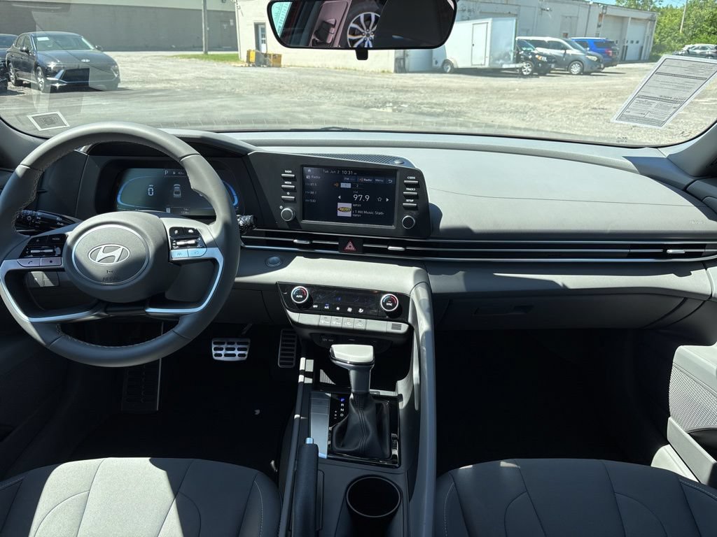 New 2025 Hyundai Elantra Sport FWD image 16