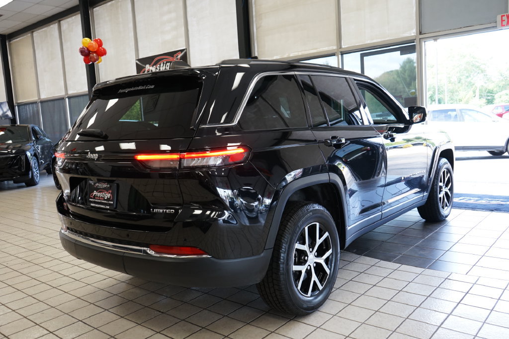 Used 2023 Jeep Grand Cherokee Limited AWD/4WD image 13