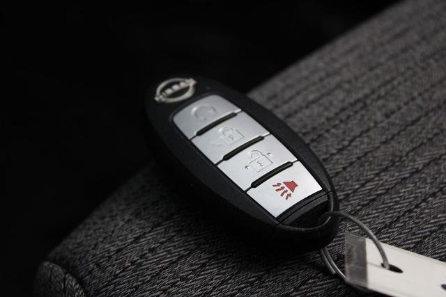 Certified 2022 Nissan Rogue SV image 28