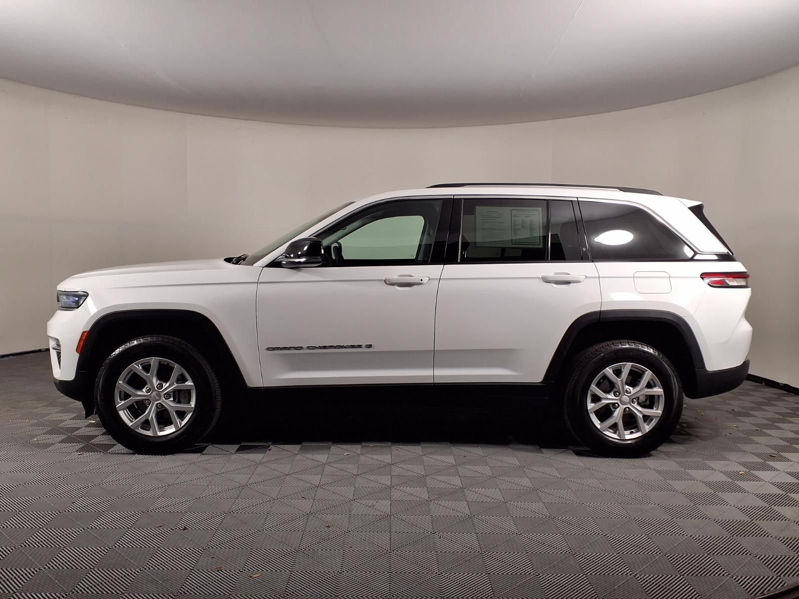Used 2024 Jeep Grand Cherokee Limited AWD/4WD image 4