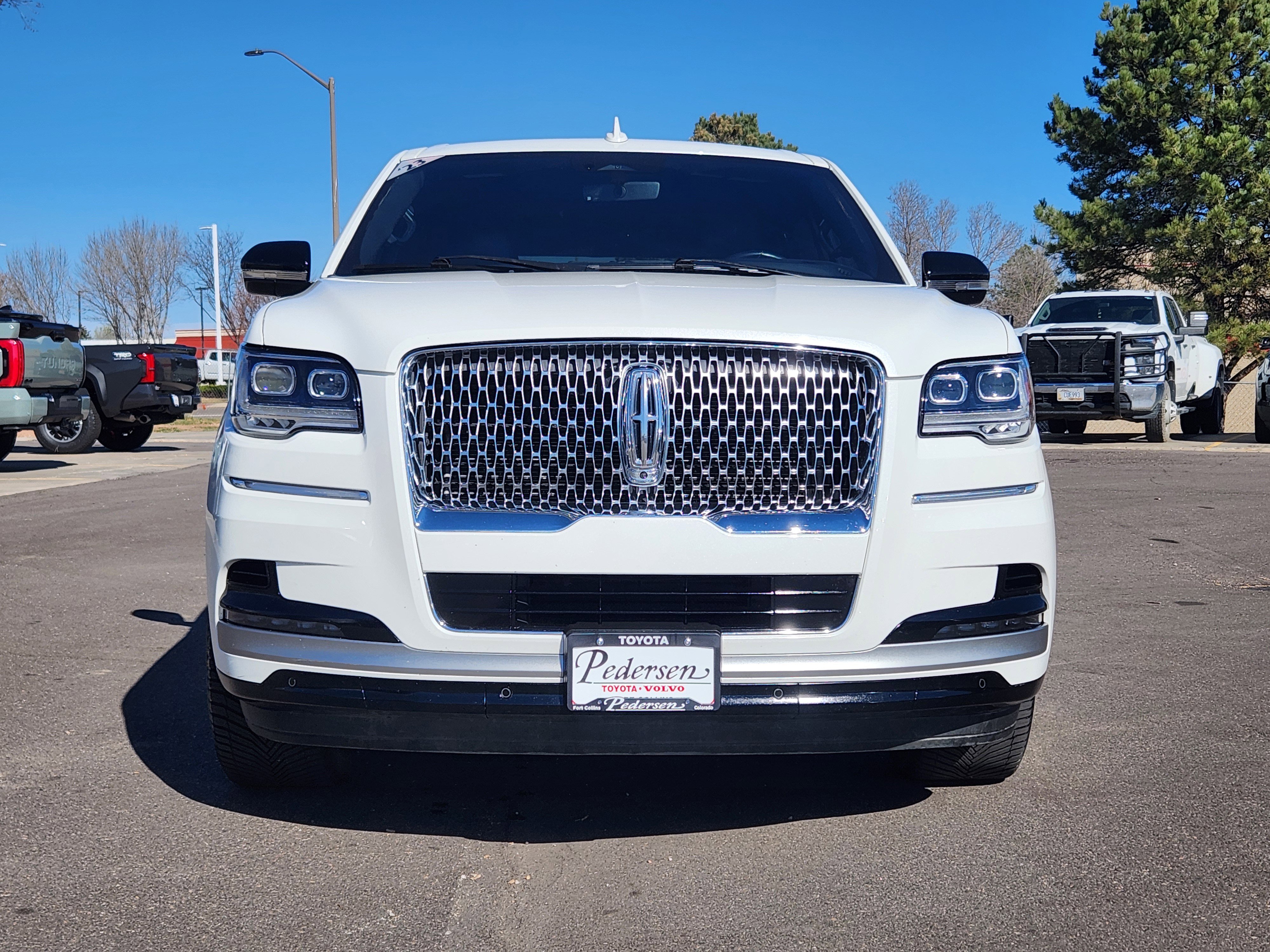 Used 2023 Lincoln Navigator L Reserve image 2