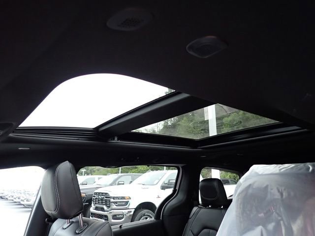 New 2026 Chrysler Pacifica Select image 19