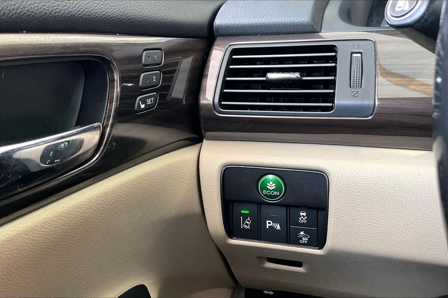 Certified 2017 Honda Accord Touring image 34