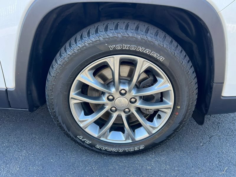 Used 2020 Jeep Cherokee Latitude Plus FWD image 5