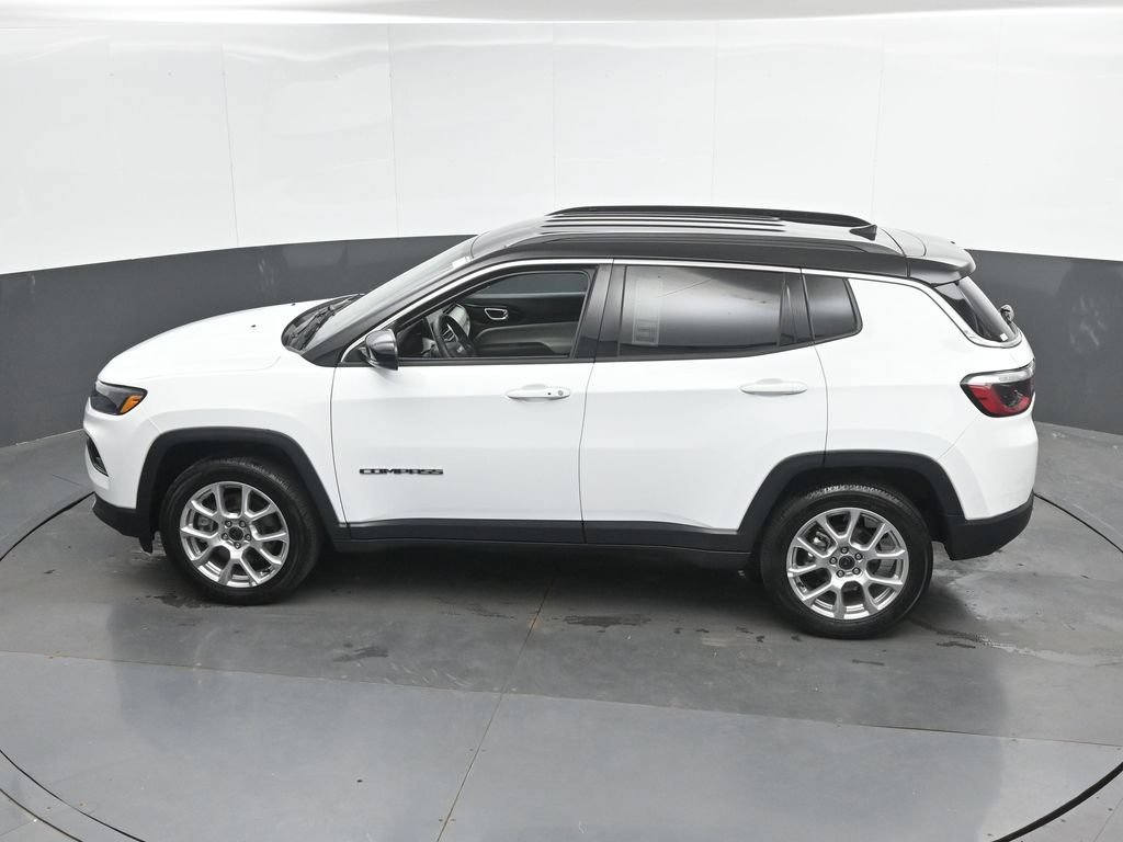 Used 2025 Jeep Compass Limited AWD/4WD image 36