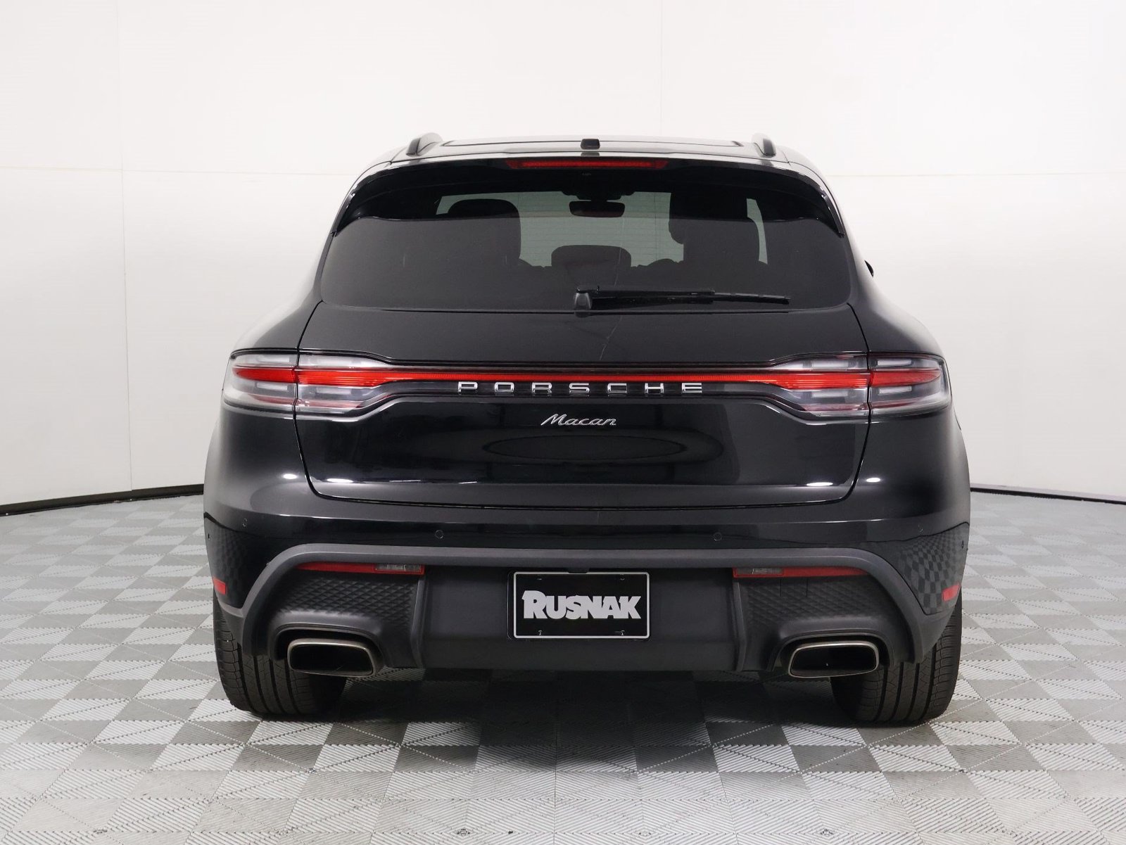 Certified 2023 Porsche Macan AWD/4WD image 6
