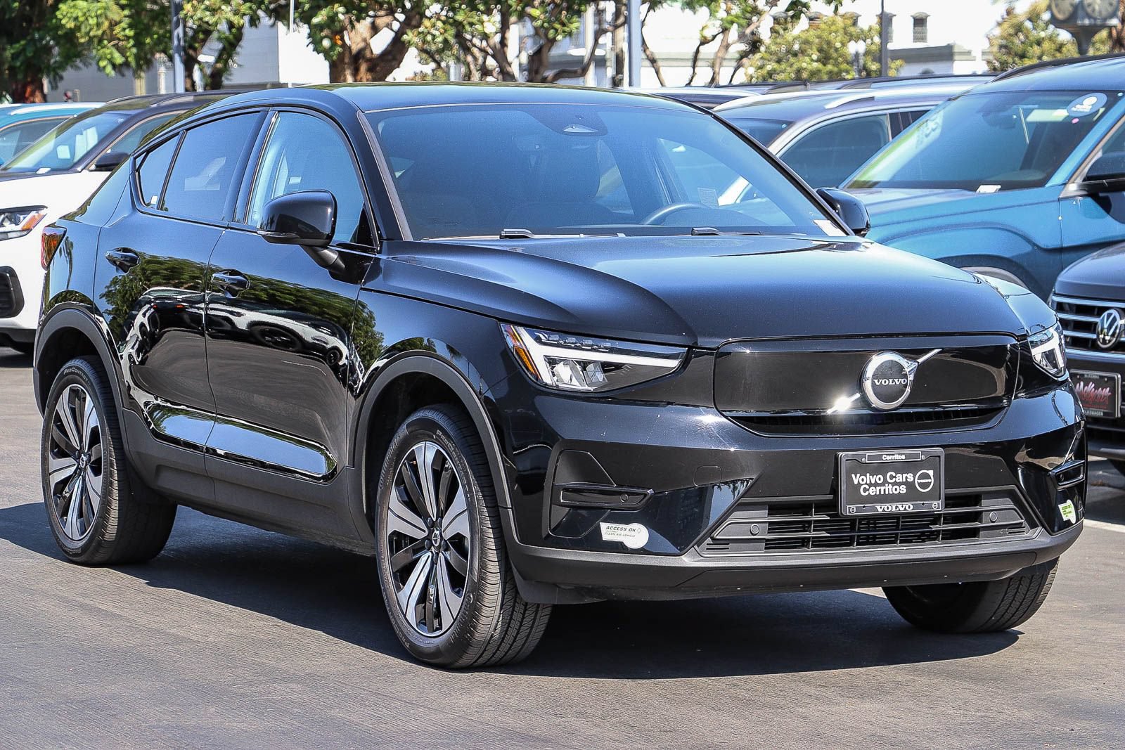 Used 2023 Volvo C40 Recharge Core w/ Protection Package Premier AWD/4WD image 3