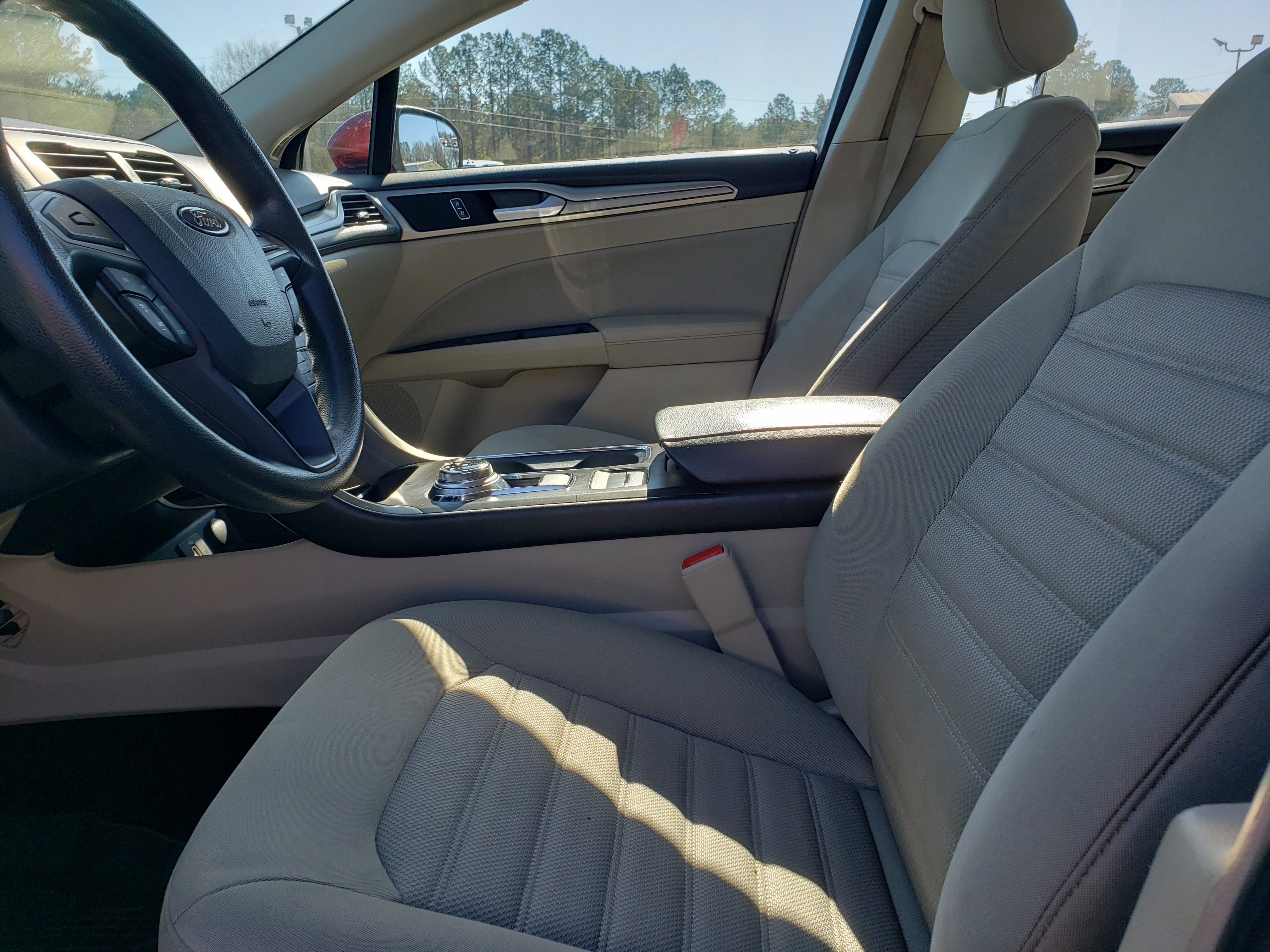 Used 2018 Ford Fusion SE w/ Fusion SE Technology Package image 26