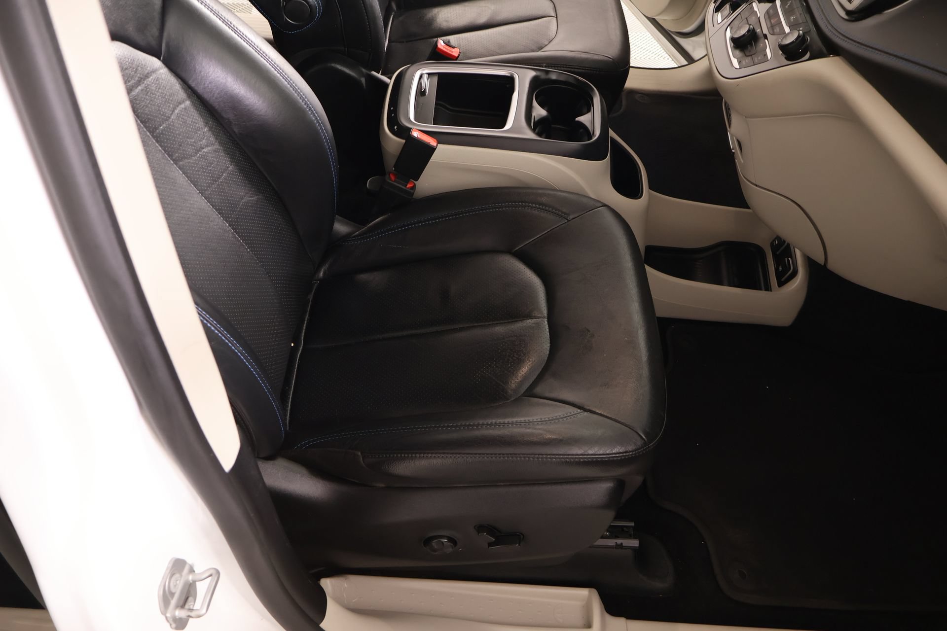 Used 2021 Chrysler Pacifica Touring-L FWD image 15