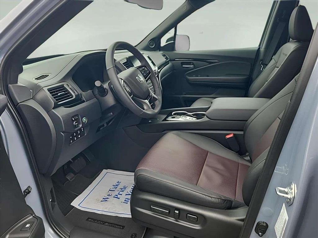 Used 2025 Honda Ridgeline Black Edition image 17