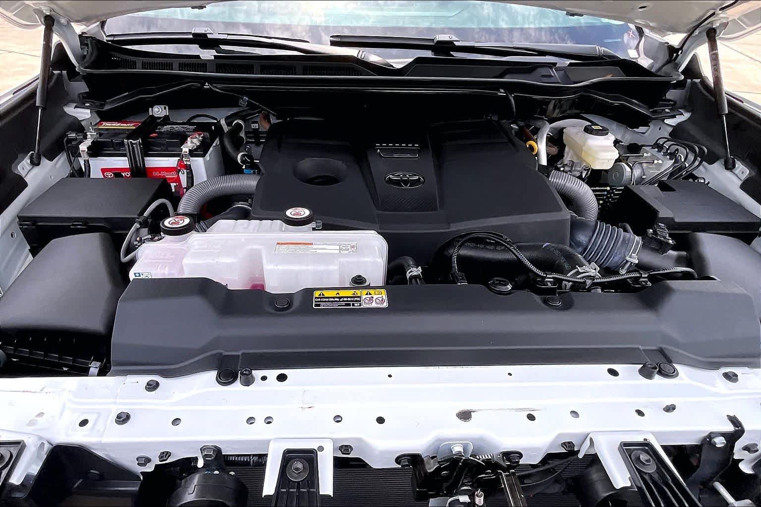 Used 2024 Toyota Tundra Limited AWD/4WD image 32