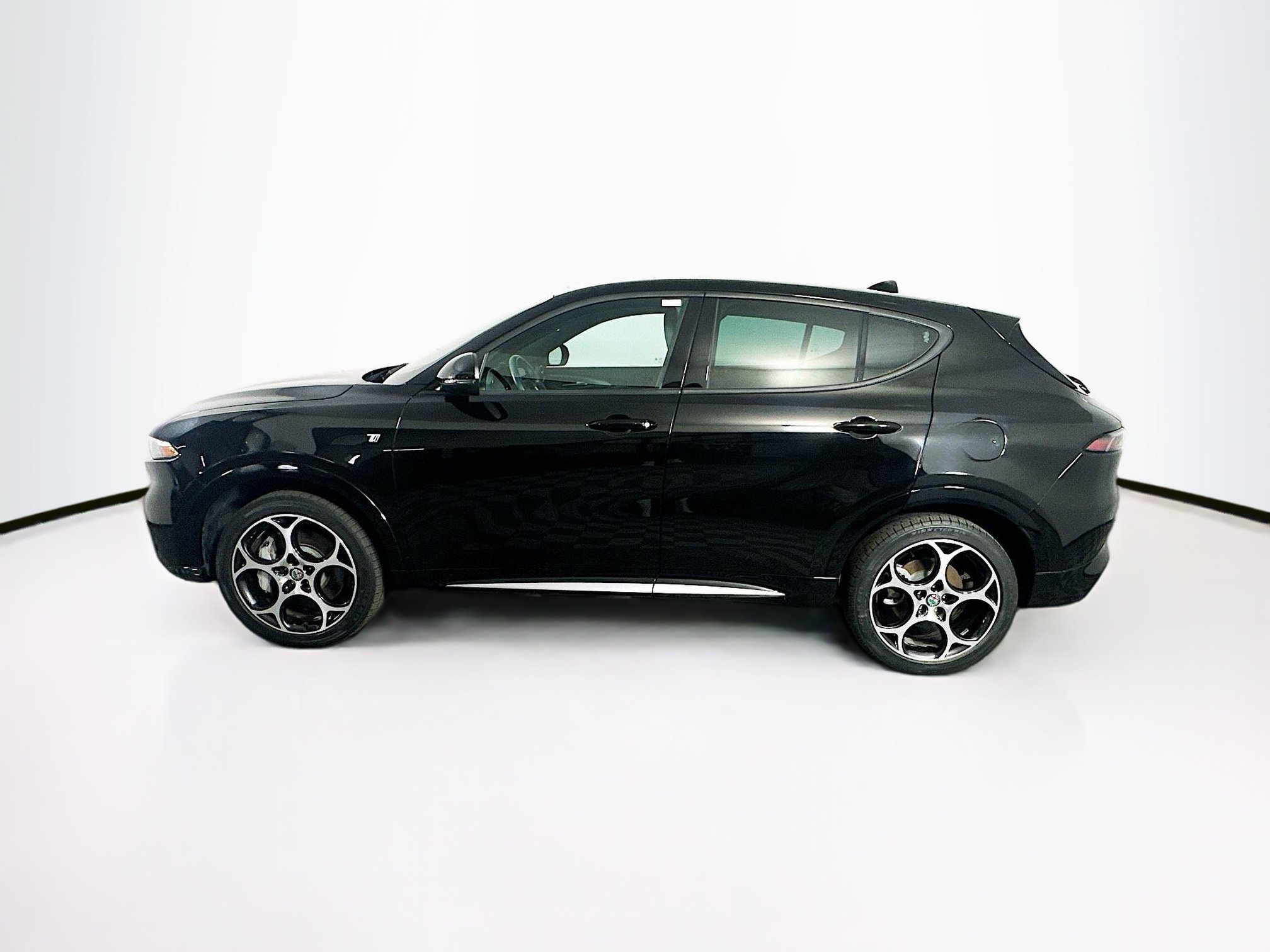 Used 2024 Alfa Romeo Tonale Ti w/ Premium Interior Package AWD/4WD image 4