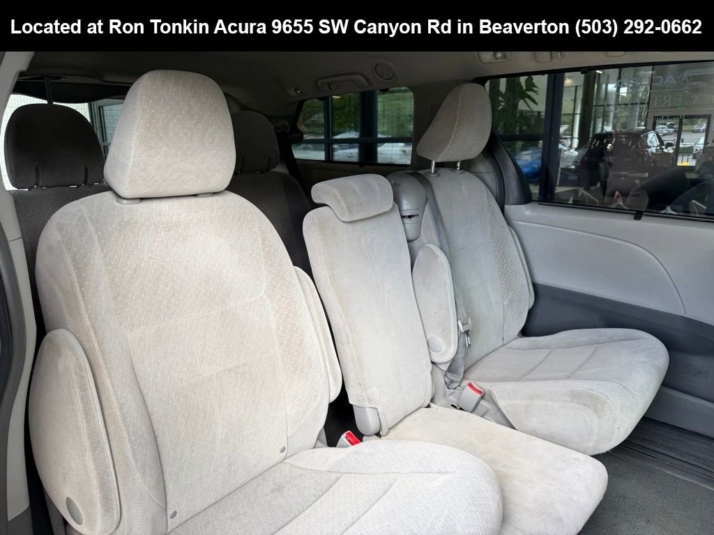 Used 2017 Toyota Sienna LE image 27