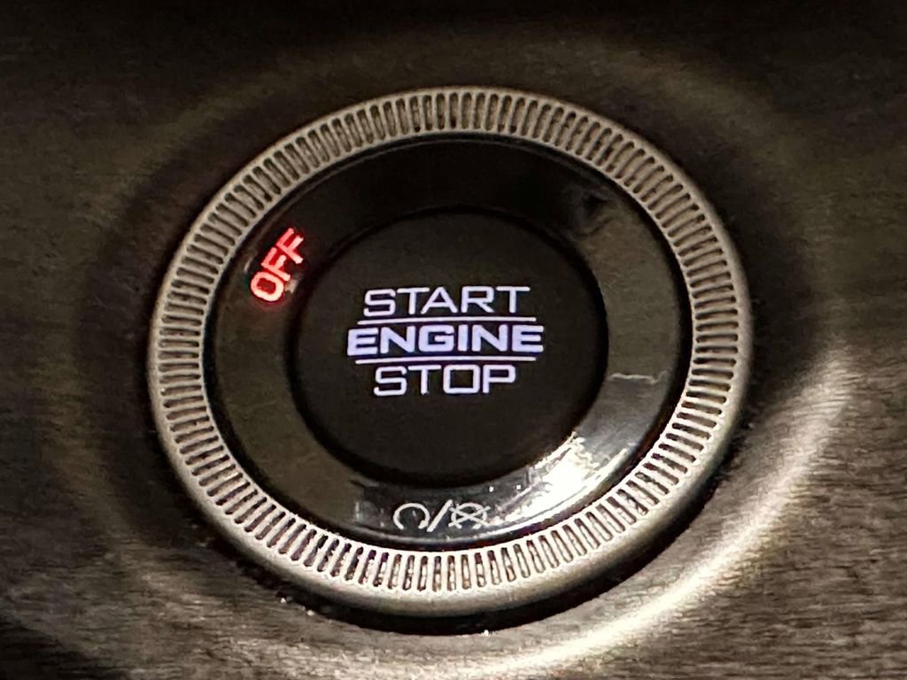 Used 2023 Jeep Grand Cherokee Limited w/ Black Appearance Package image 30