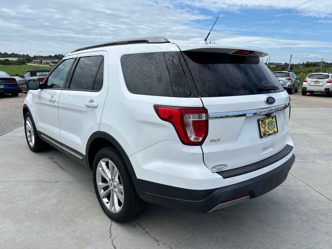 Used 2019 Ford Explorer XLT w/ Equipment Group 202A AWD/4WD image 6