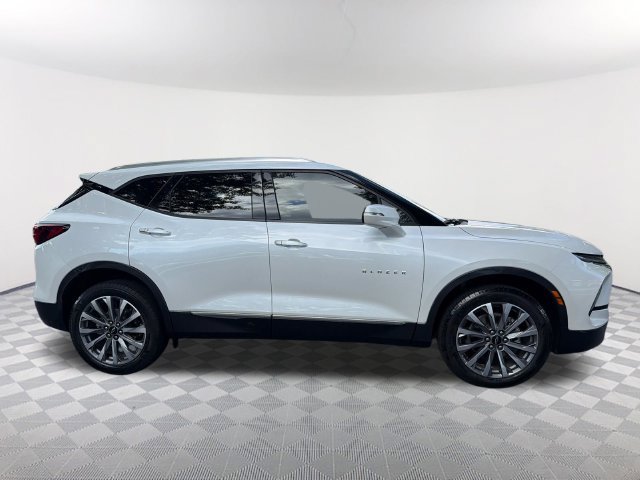 Used 2023 Chevrolet Blazer Premier w/ Enhanced Convenience Package FWD image 4