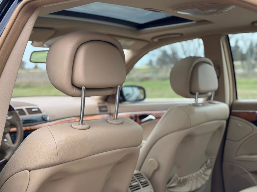 Used 2009 Mercedes-Benz E 350 4MATIC Sedan image 39