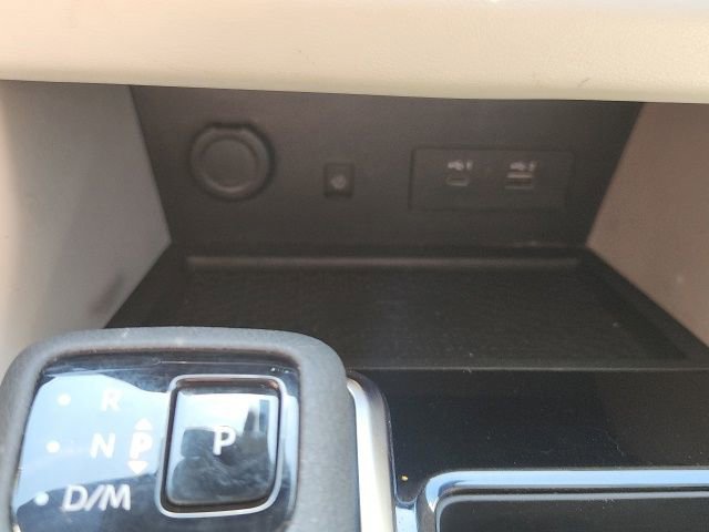 Used 2024 Nissan Pathfinder SL w/ Black Appearance Package image 39