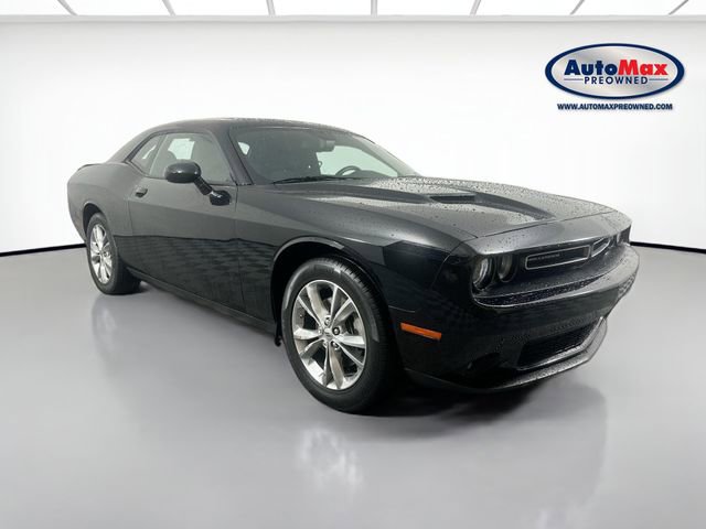 Used 2022 Dodge Challenger SXT w/ Driver Convenience Group image 1
