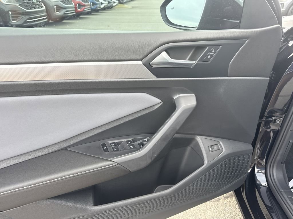 New 2025 Volkswagen Jetta SE image 23