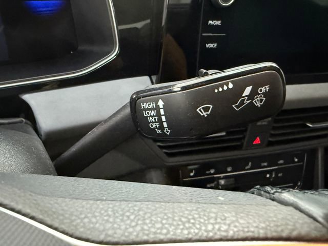 Used 2025 Volkswagen Jetta SE FWD image 12