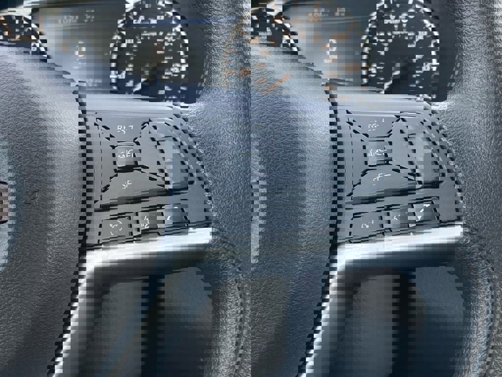 Used 2025 Nissan Altima 2.5 SV image 16