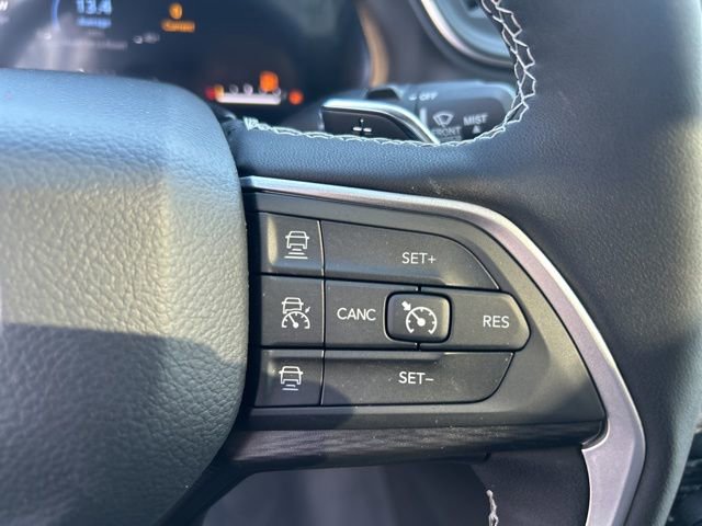 Used 2023 Jeep Grand Cherokee L Laredo AWD/4WD image 17