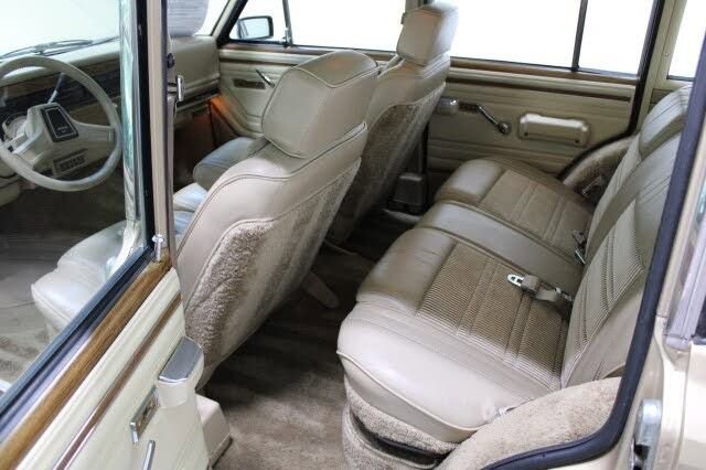 Used 1989 Jeep Grand Wagoneer image 27