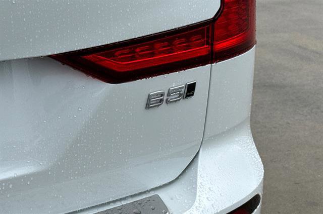 Used 2023 Volvo V60 B5 Cross Country Plus w/ Climate Package image 30