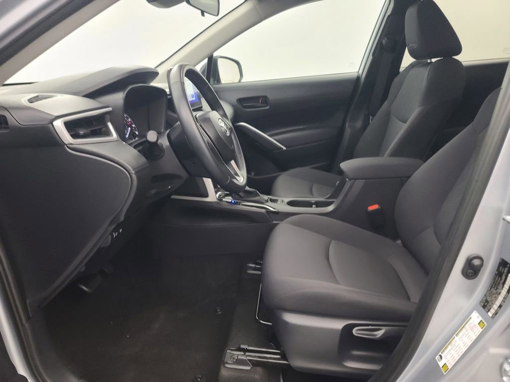 Used 2025 Toyota Corolla Cross LE image 25
