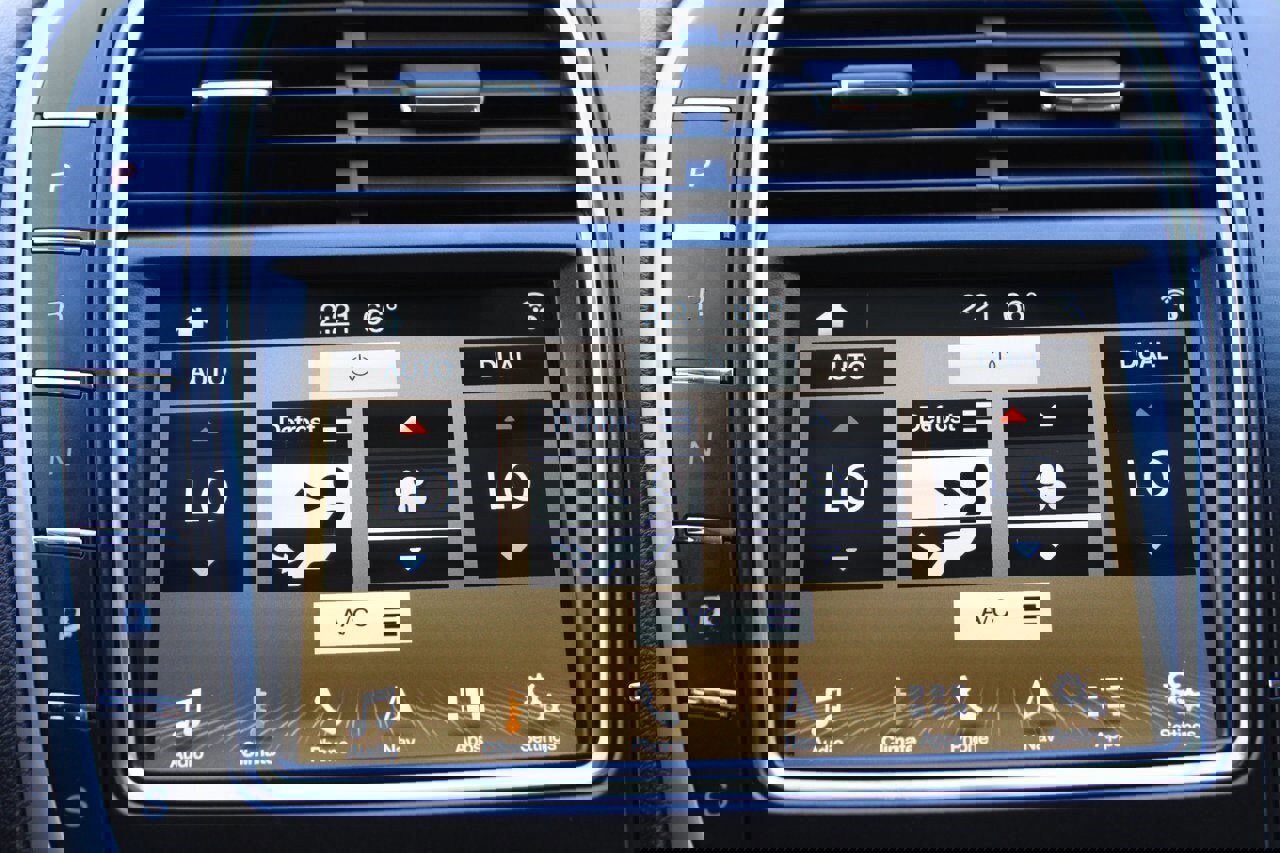 Used 2018 Lincoln MKX Reserve w/ Enhanced Security Package image 20