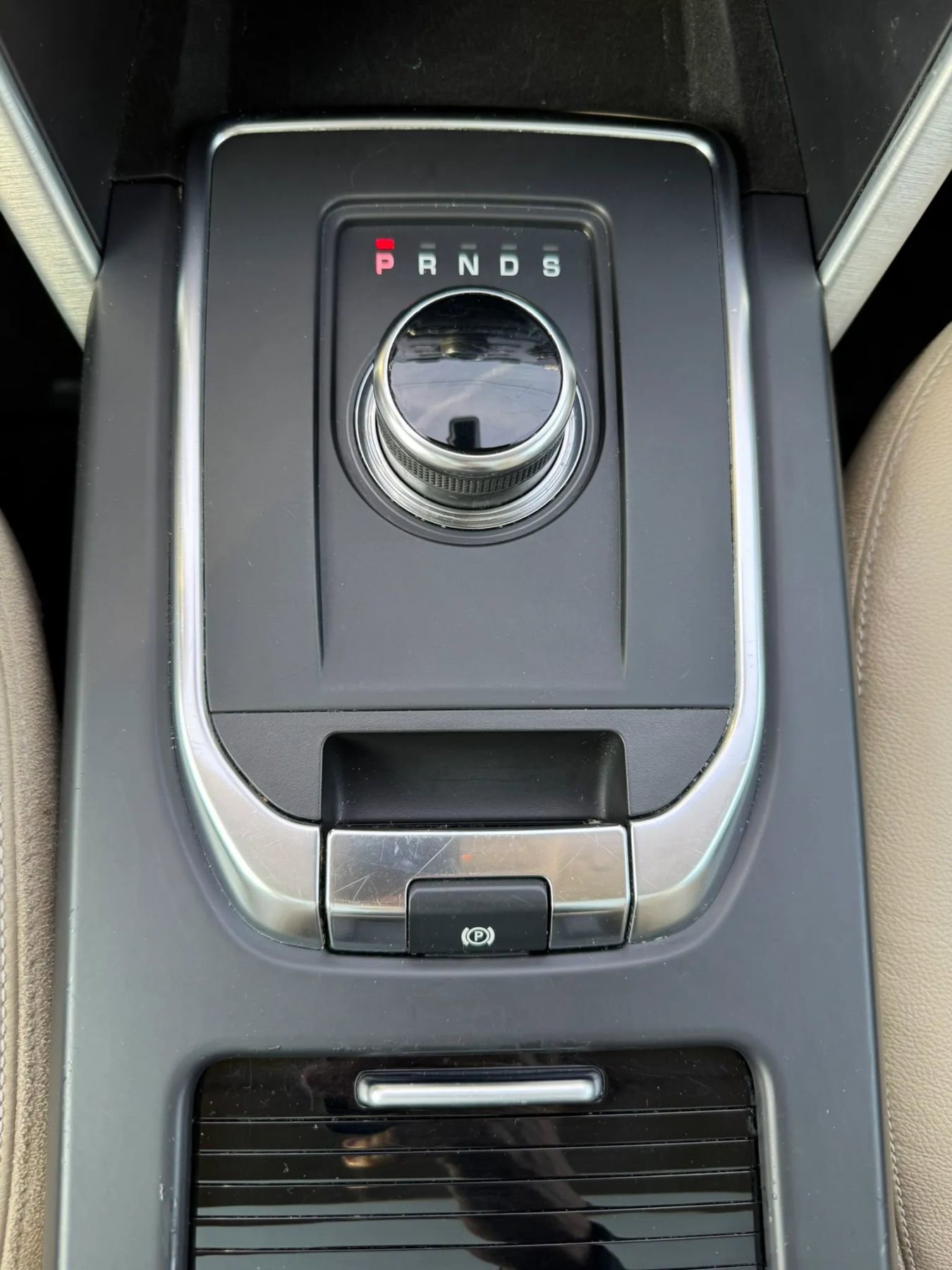 Used 2018 Land Rover Discovery Sport HSE image 56