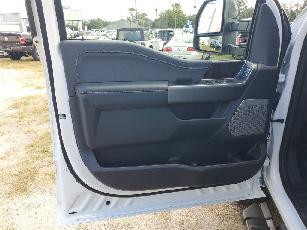New 2026 Ford F350 Lariat w/ Black Appearance Package image 5