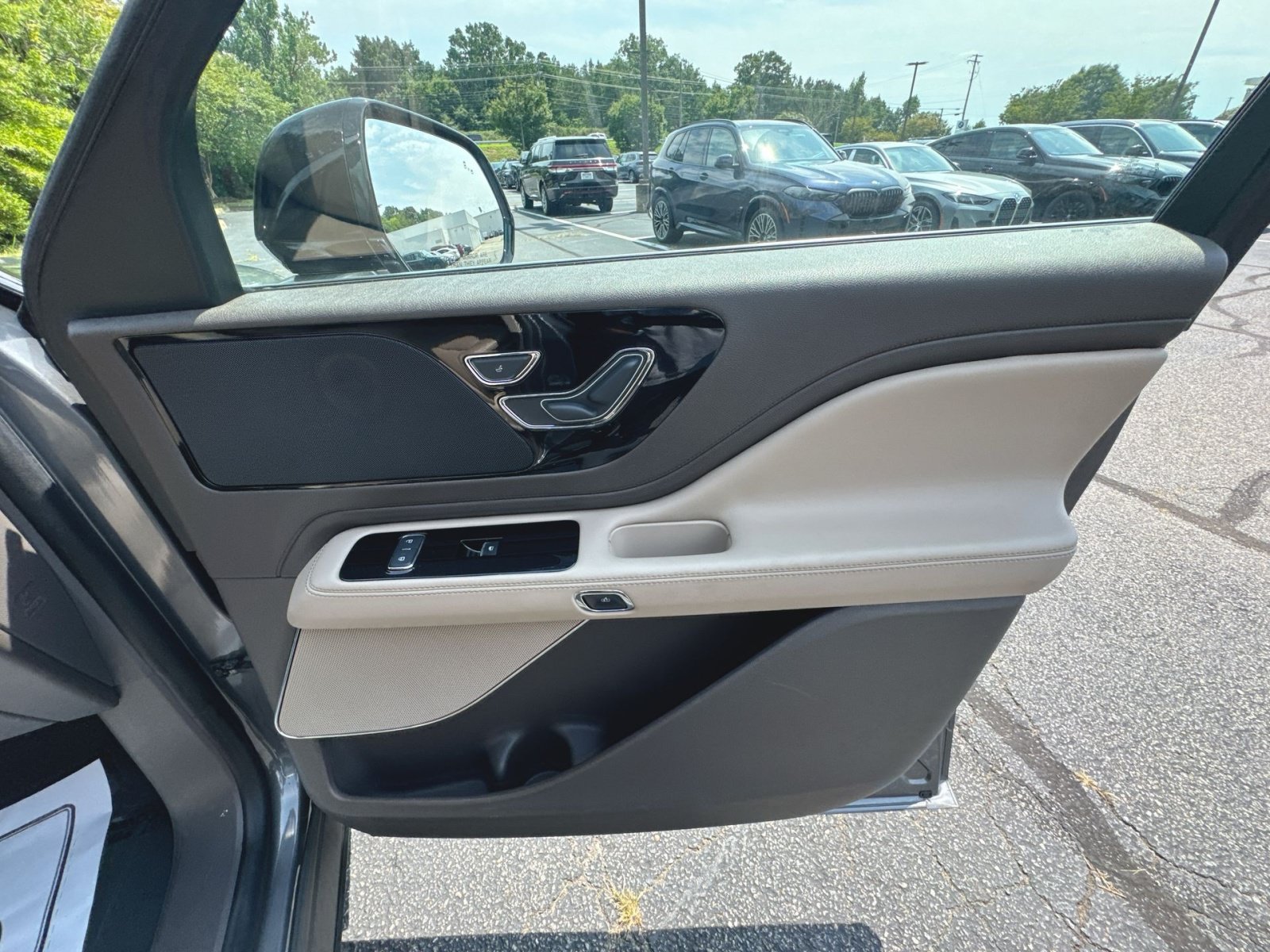 Used 2023 Lincoln Aviator AWD w/ Premium Package image 35