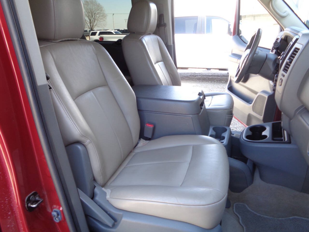 Used 2019 Nissan NV 3500 SL RWD image 52