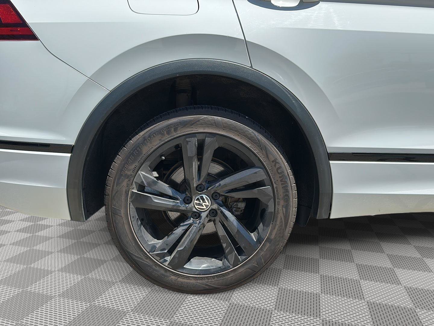 Used 2022 Volkswagen Tiguan SE R-Line AWD/4WD image 11