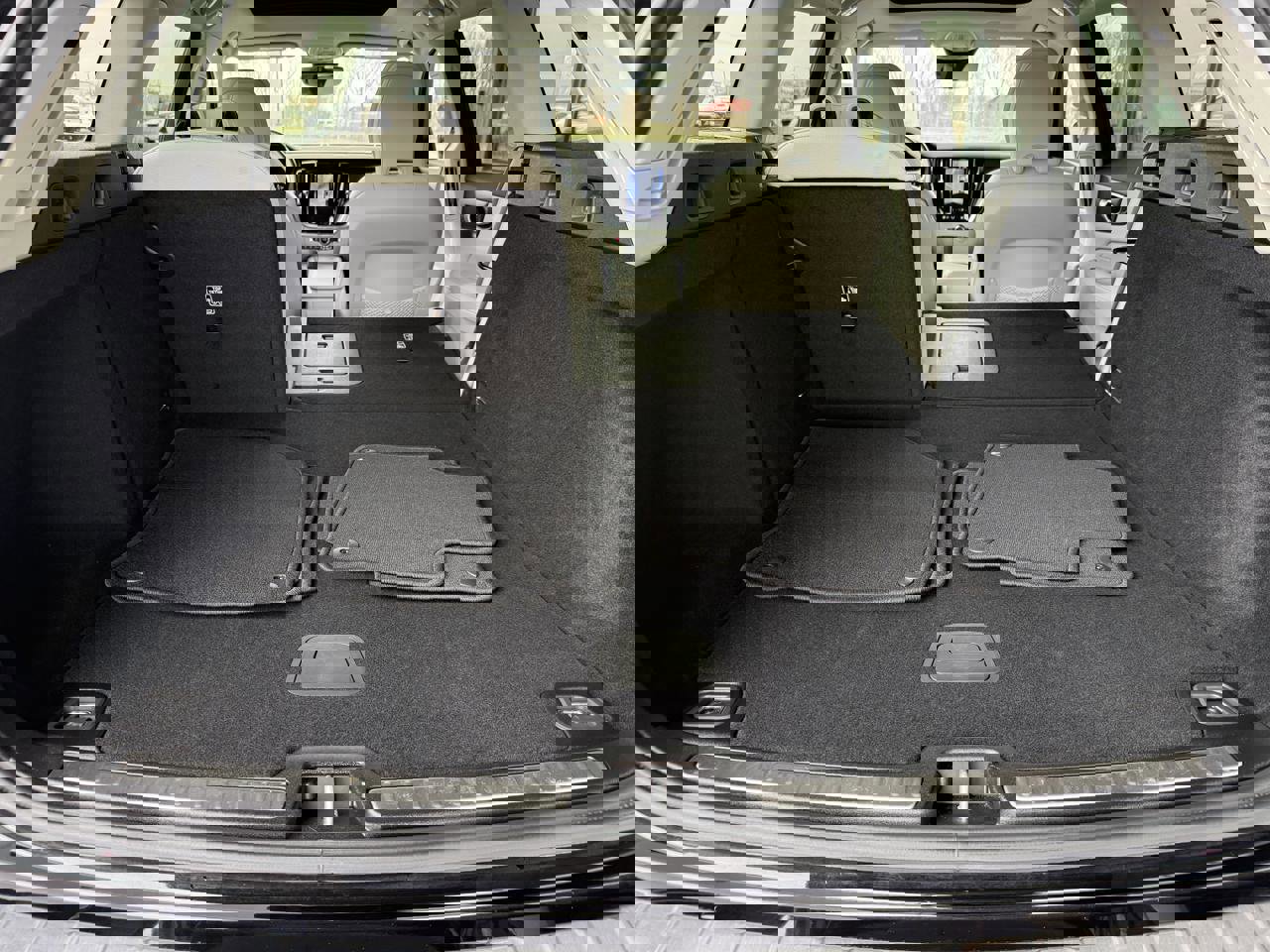 Used 2024 Volvo V60 B5 Cross Country Plus image 39