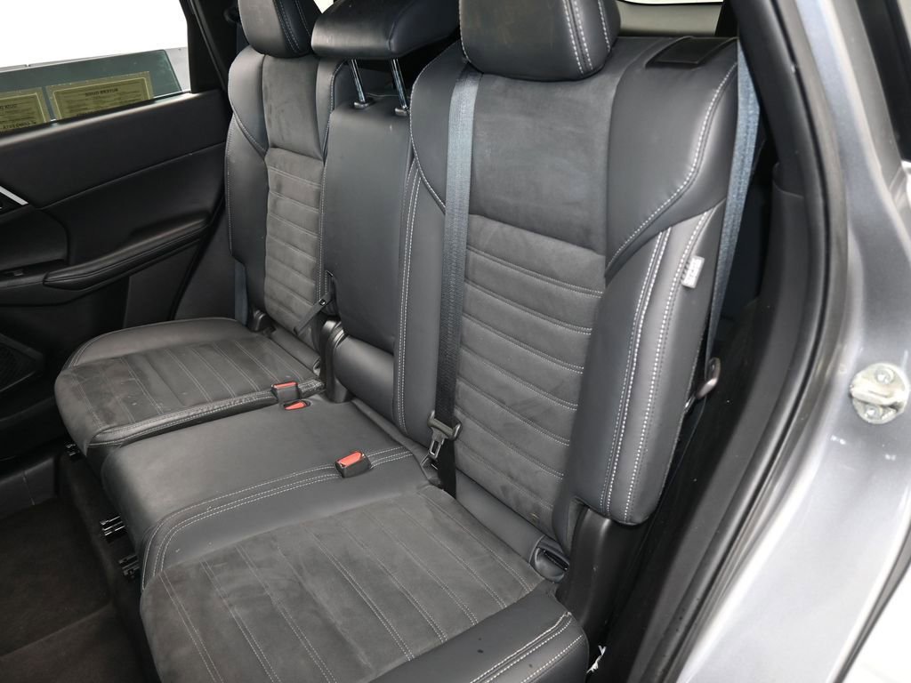 Used 2022 Mitsubishi Outlander SE image 36