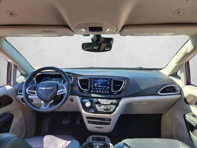 Used 2018 Chrysler Pacifica Touring-L Plus w/ Advanced Safetytec Group FWD image 19
