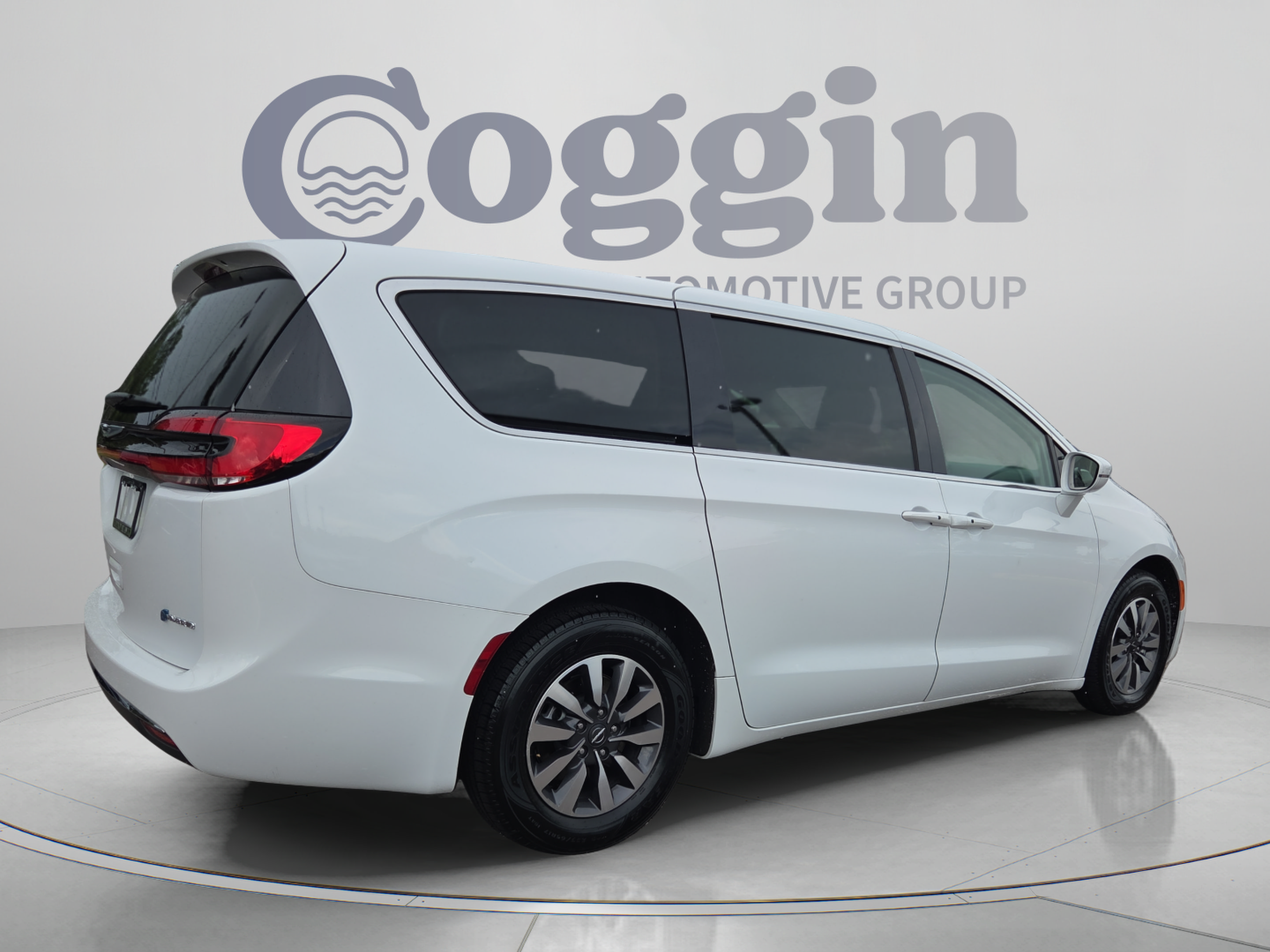 Used 2022 Chrysler Pacifica Touring-L FWD image 5