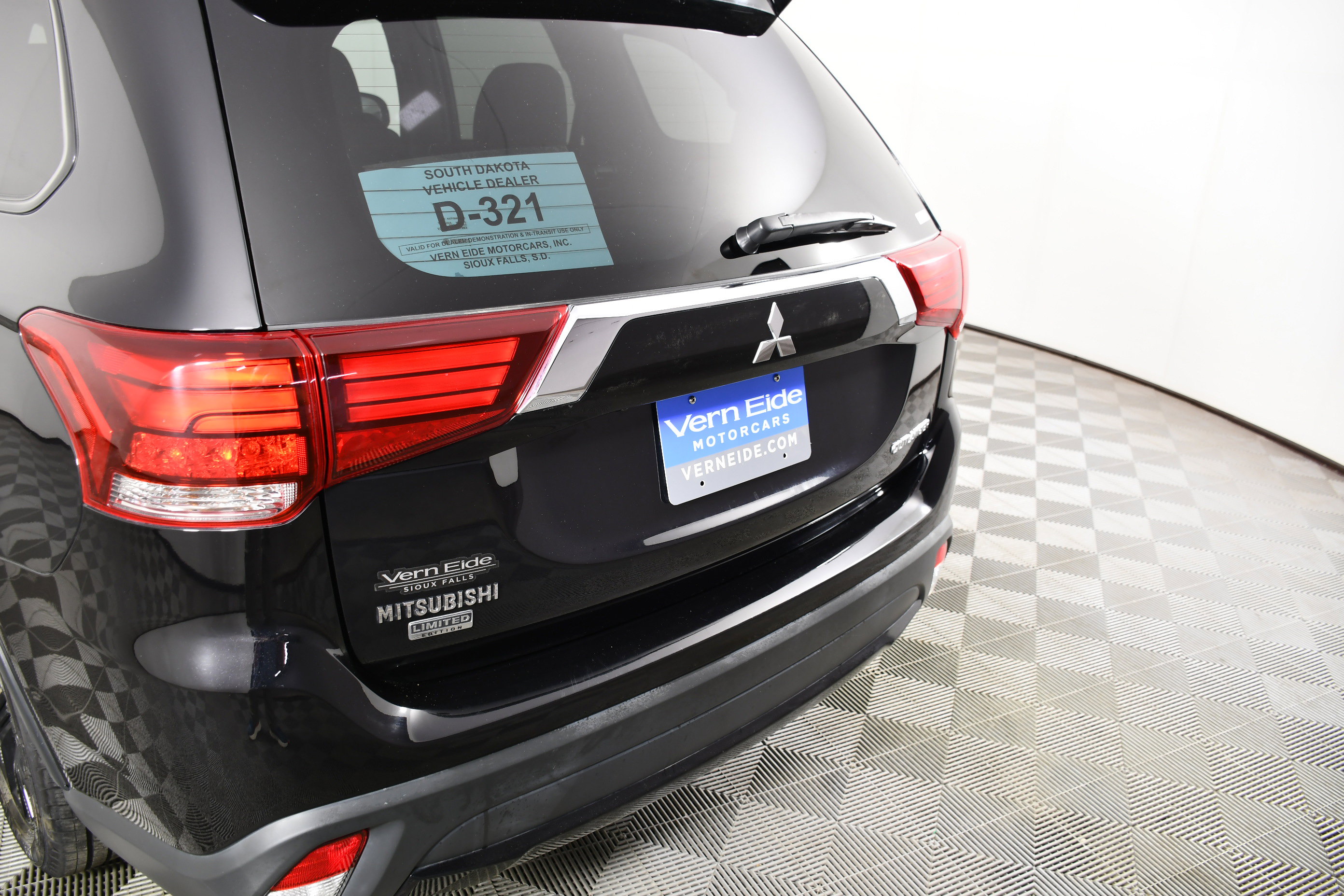 Used 2018 Mitsubishi Outlander LE AWD/4WD image 15