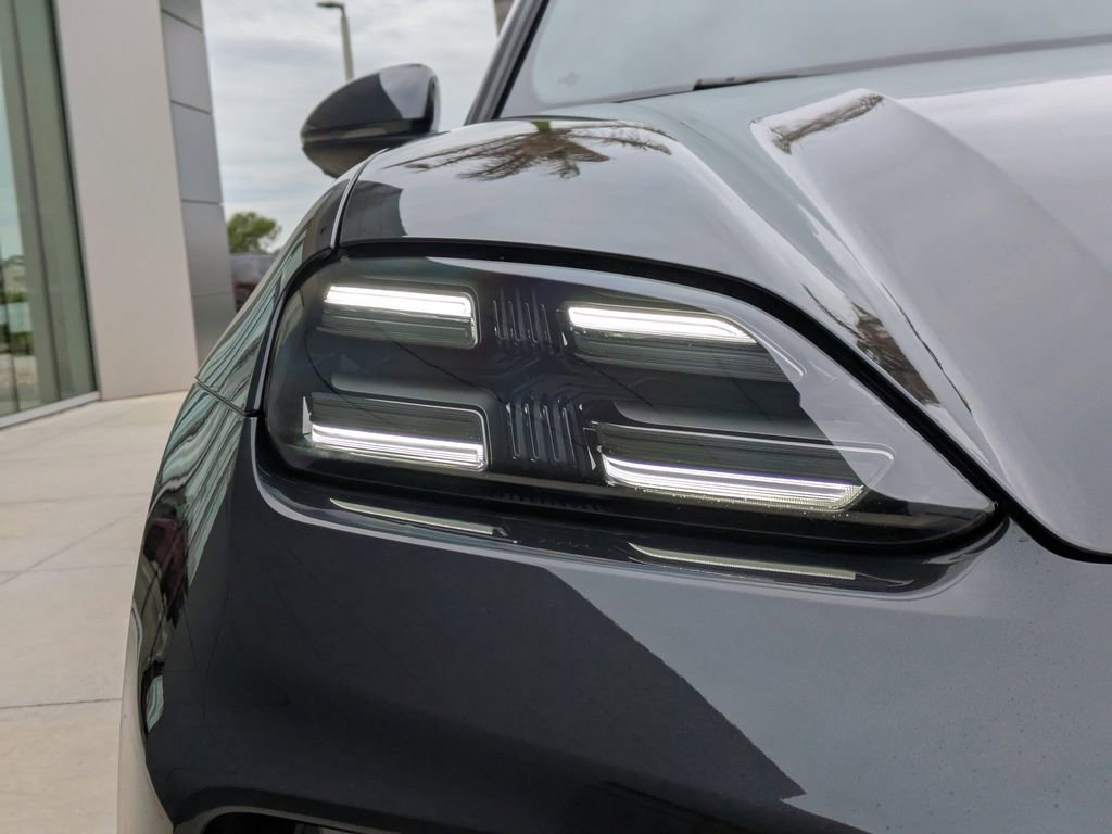 Used 2025 Porsche Macan Electric RWD image 13