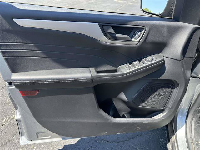 Used 2022 Ford Escape SE w/ Convenience Package FWD image 9