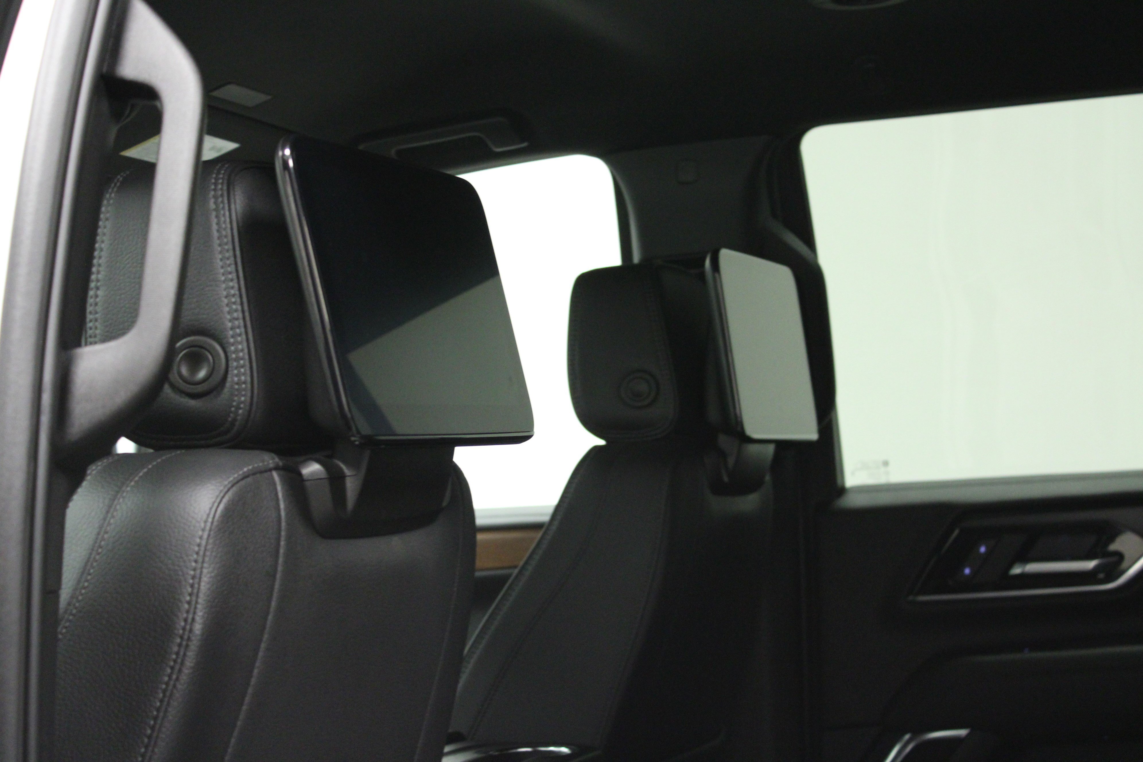 Used 2025 GMC Yukon Denali w/ Advanced Technology Package image 13