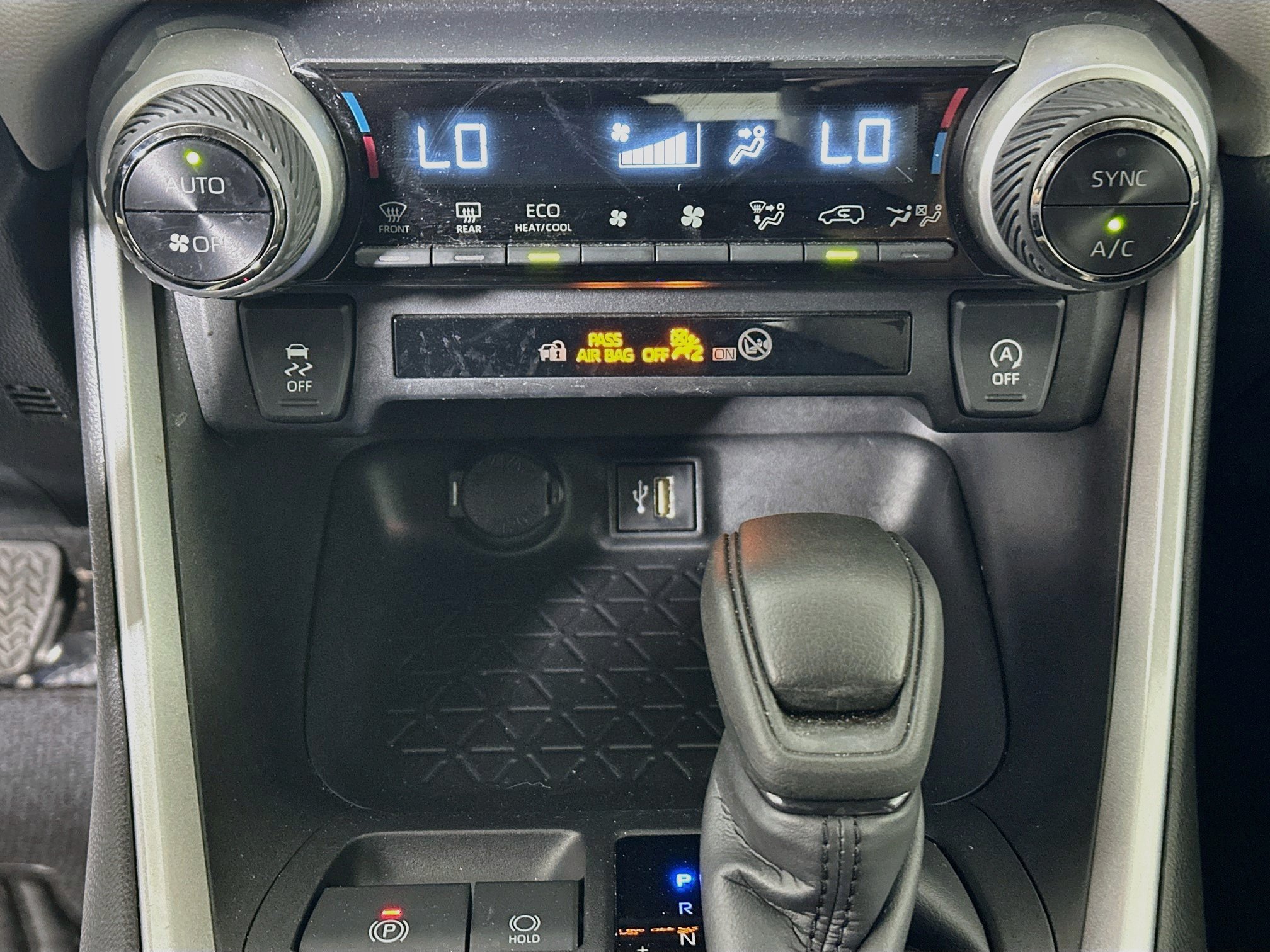 Used 2024 Toyota RAV4 XLE w/ Convenience Package FWD image 23