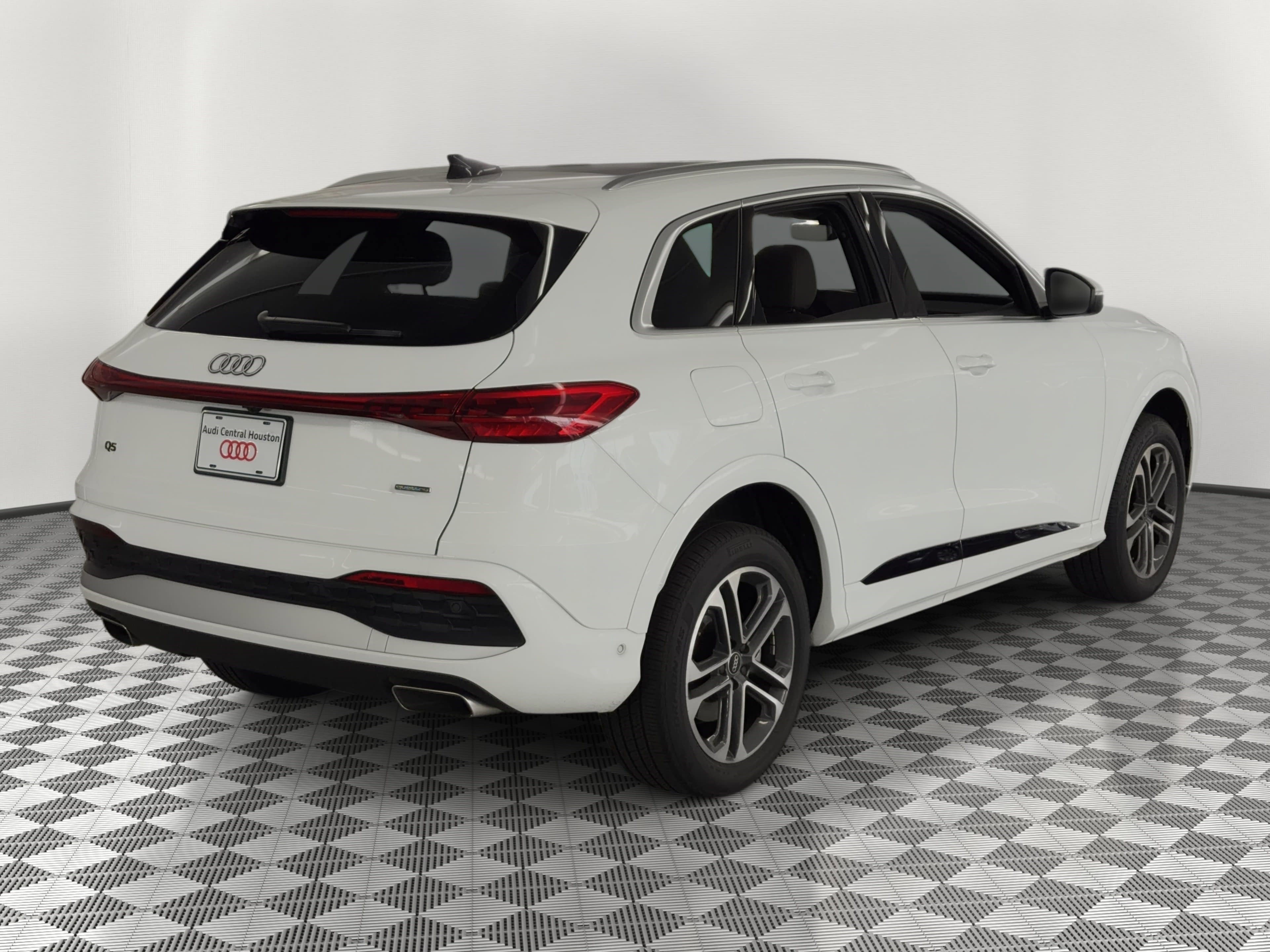 Used 2025 Audi Q5 Premium w/ Convenience Package AWD/4WD image 9