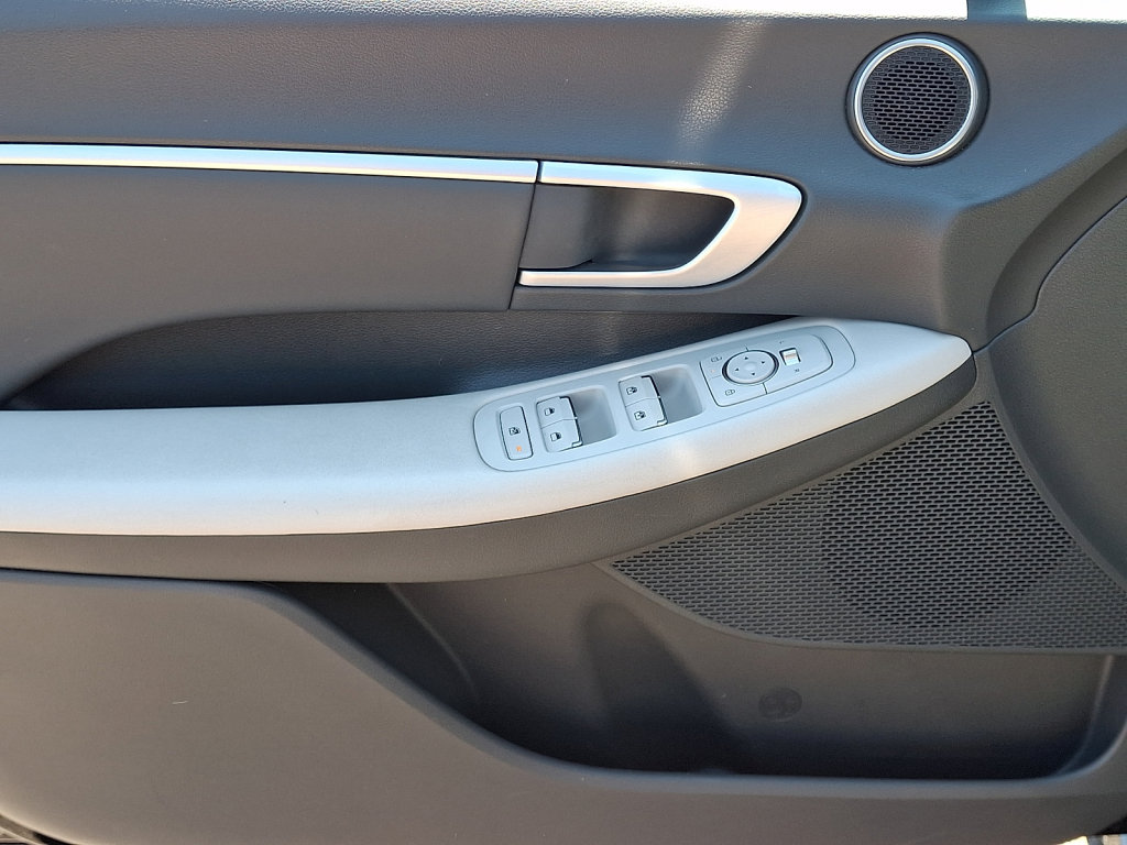 Used 2025 Hyundai Sonata SEL FWD image 23