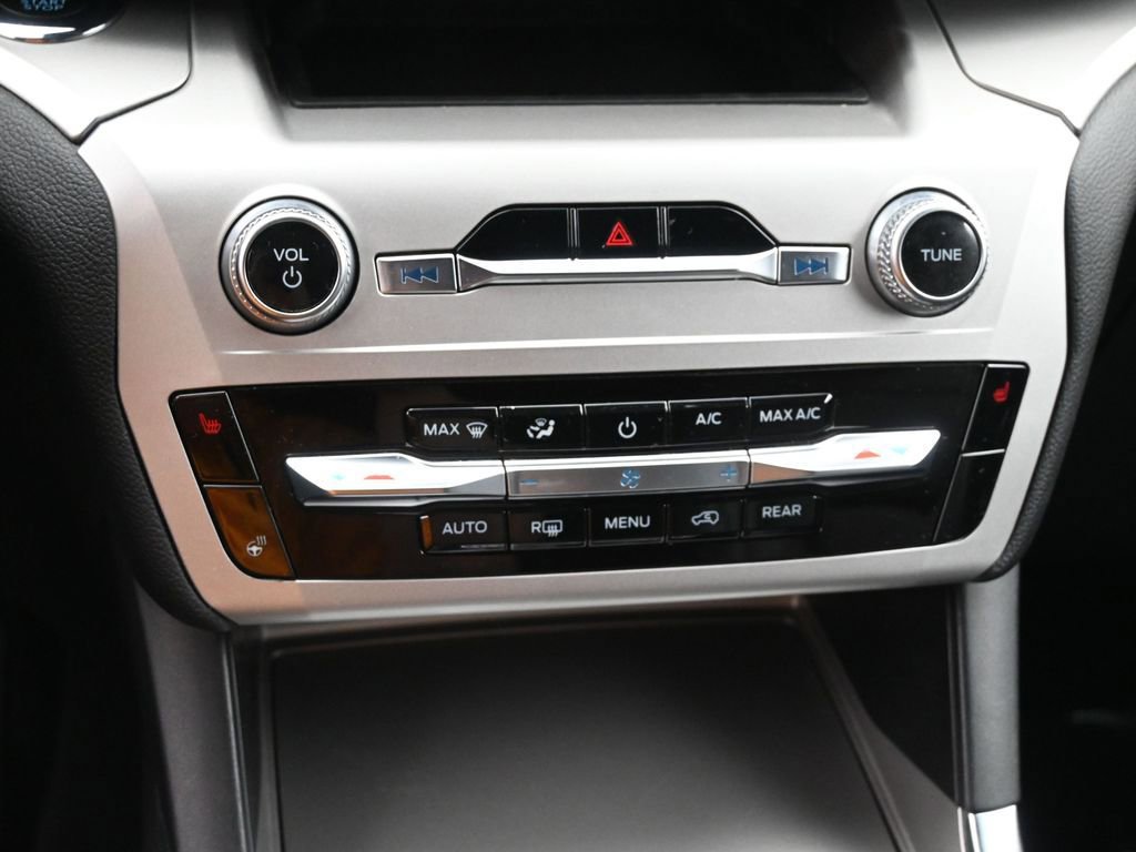 Used 2022 Ford Explorer XLT w/ Equipment Group 202A image 19